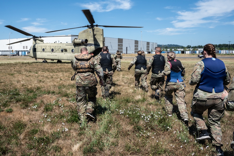ORNG and WANG Conduct Helocast Training