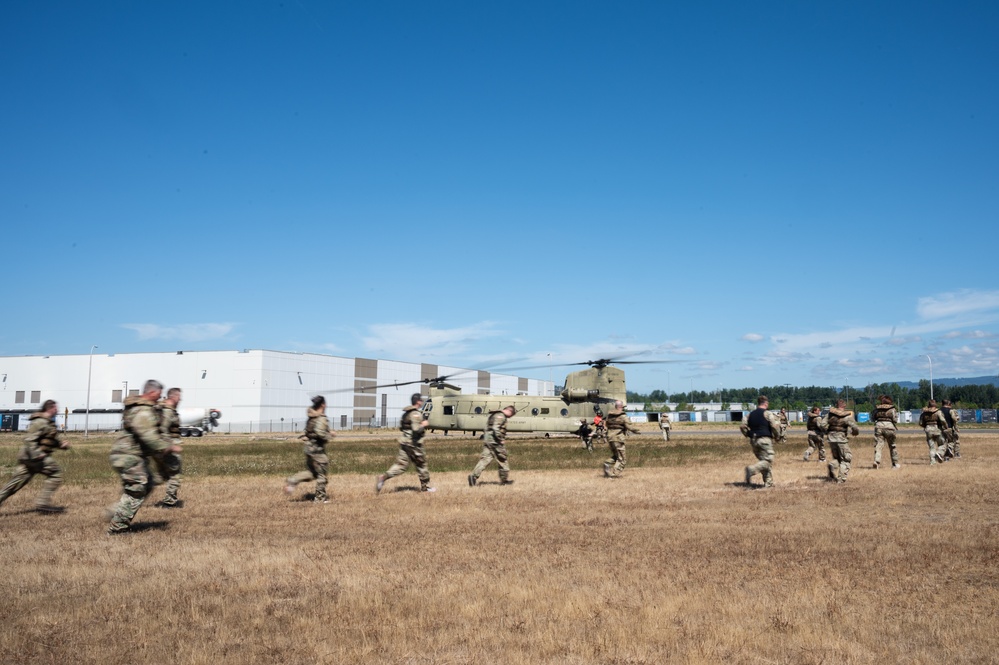 ORNG and WANG Conduct Helocast Training
