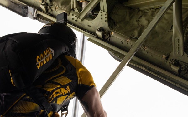 On 3: U.S. Service Members Sky Dive during the 2025 MCBH Kaneohe Airshow