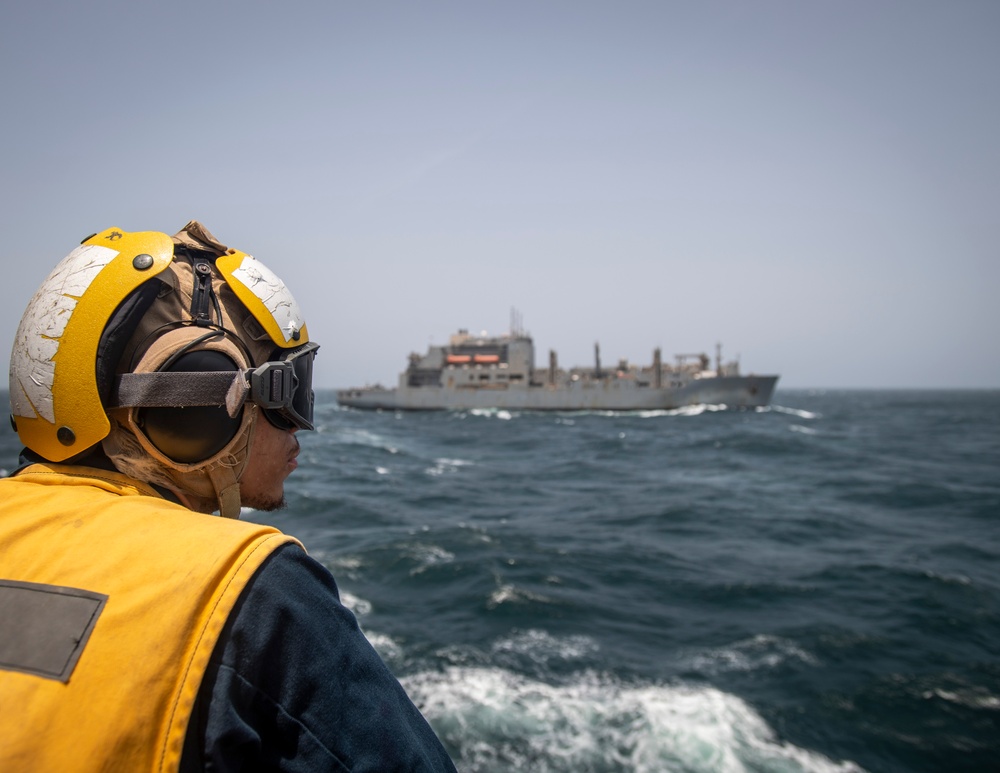 USS Higbee Conducts Vertical Replenishment