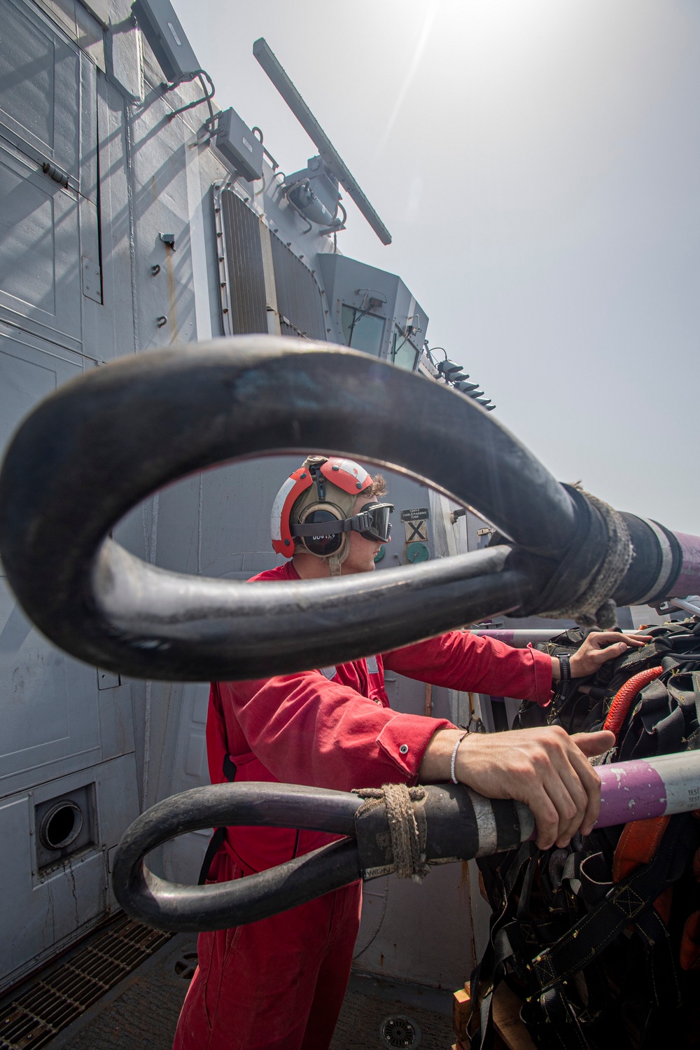 USS Higbee Conducts Vertical Replenishment