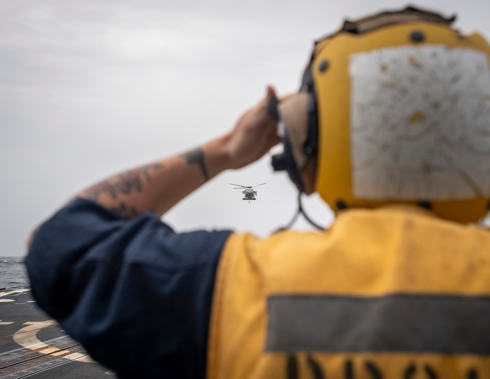 USS Higbee Conducts Flight Operations