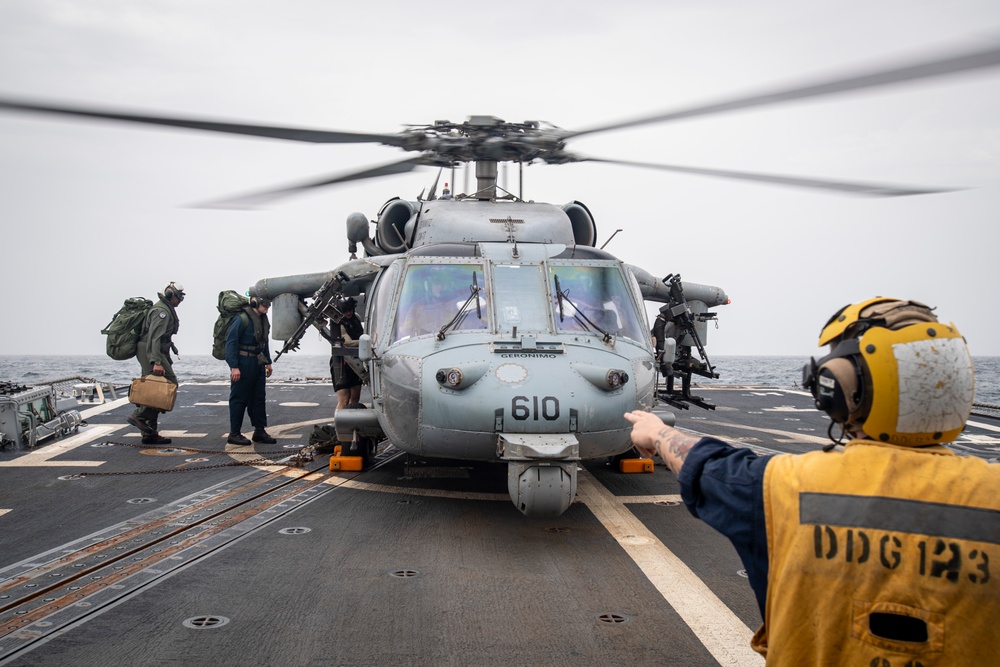 USS Higbee Conducts Flight Operations