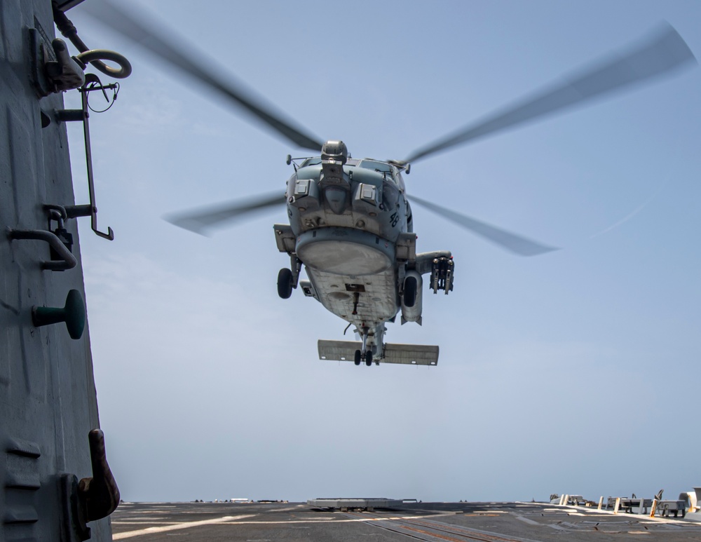 USS Higbee Conducts Flight Operations