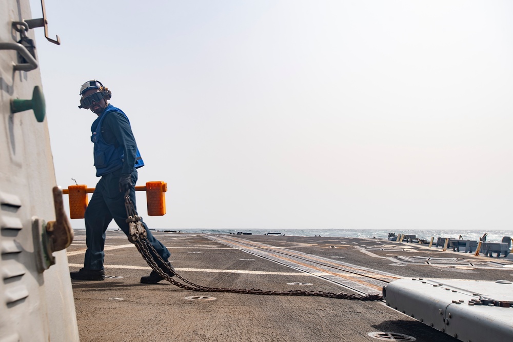 USS Higbee Conducts Flight Operations
