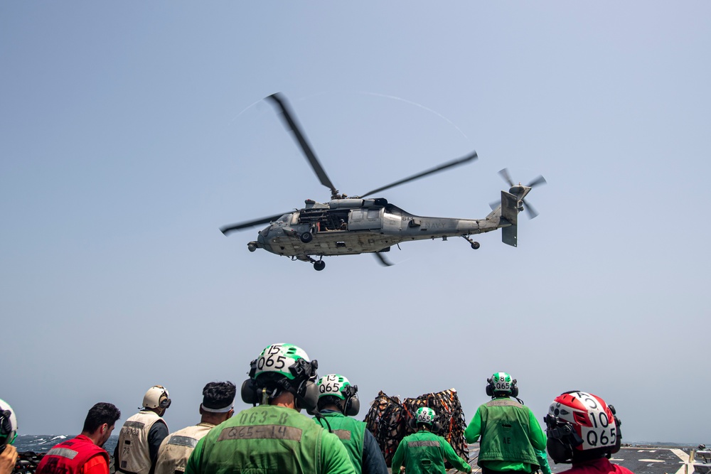 USS Higbee Conducts Vertical Replenishment