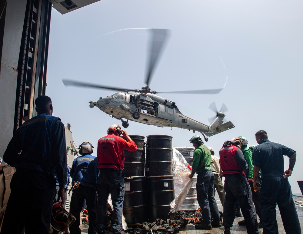 USS Higbee Conducts Vertical Replenishment