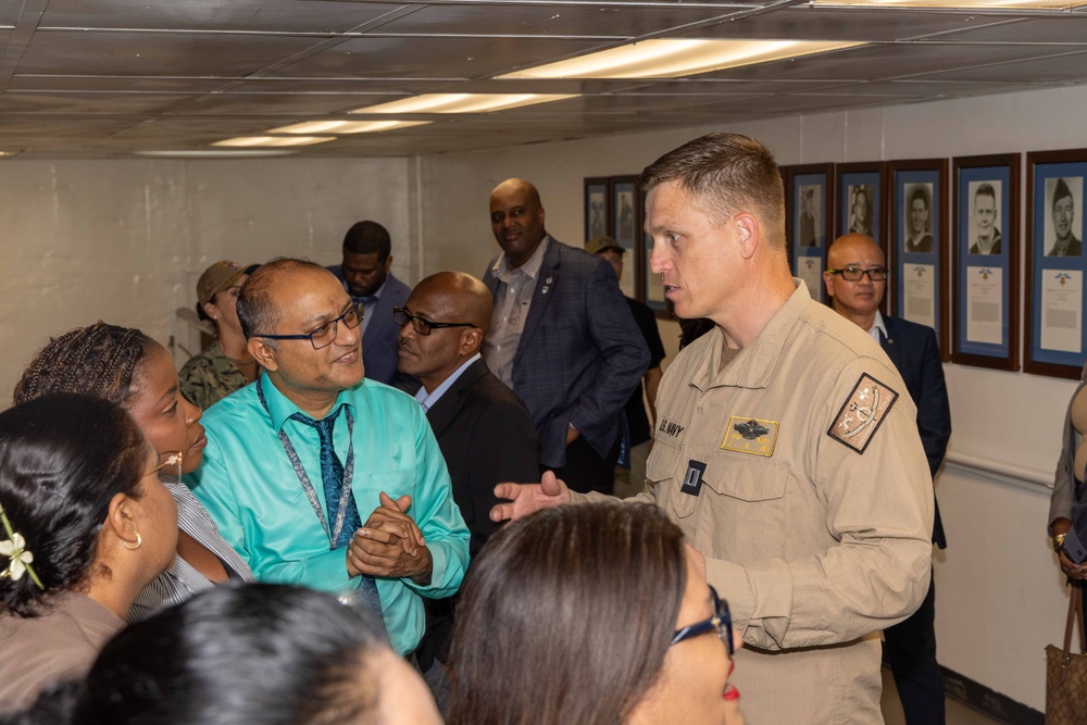 CP25 Trinidad and Tobago Ministry of Health tour Aboard USNS Comfort