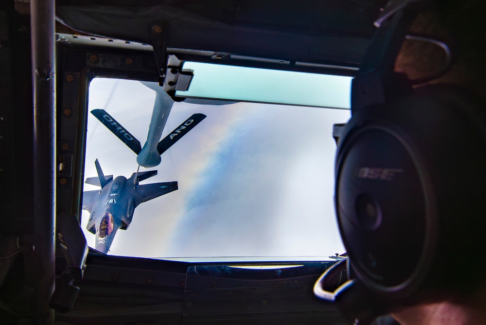 REFORPAC 25: KC-135 refuels F-16s and F-35s