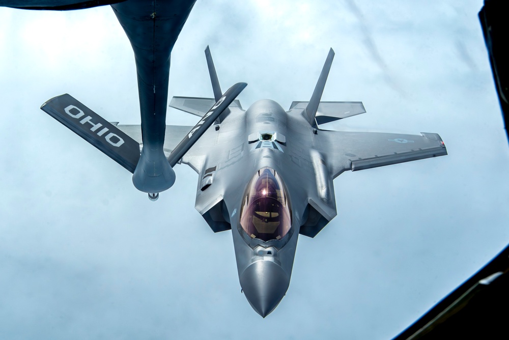 REFORPAC 25: KC-135 refuels F-16s and F-35s