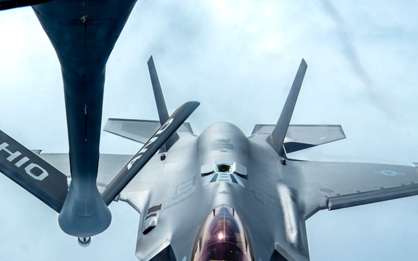 REFORPAC 25: KC-135 refuels F-16s and F-35s