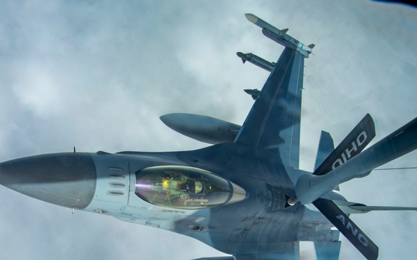 REFORPAC 25: KC-135 refuels F-16s and F-35s