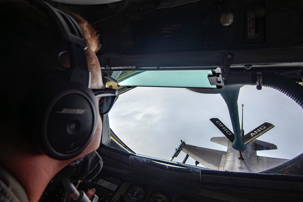 REFORPAC 25: KC-135 refuels F-16s and F-35s