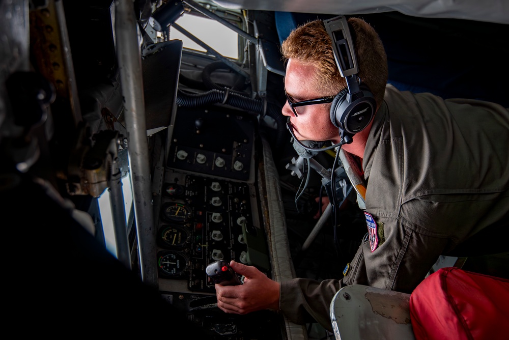 REFORPAC 25: KC-135 refuels F-16s and F-35s