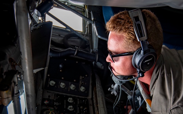 REFORPAC 25: KC-135 refuels F-16s and F-35s