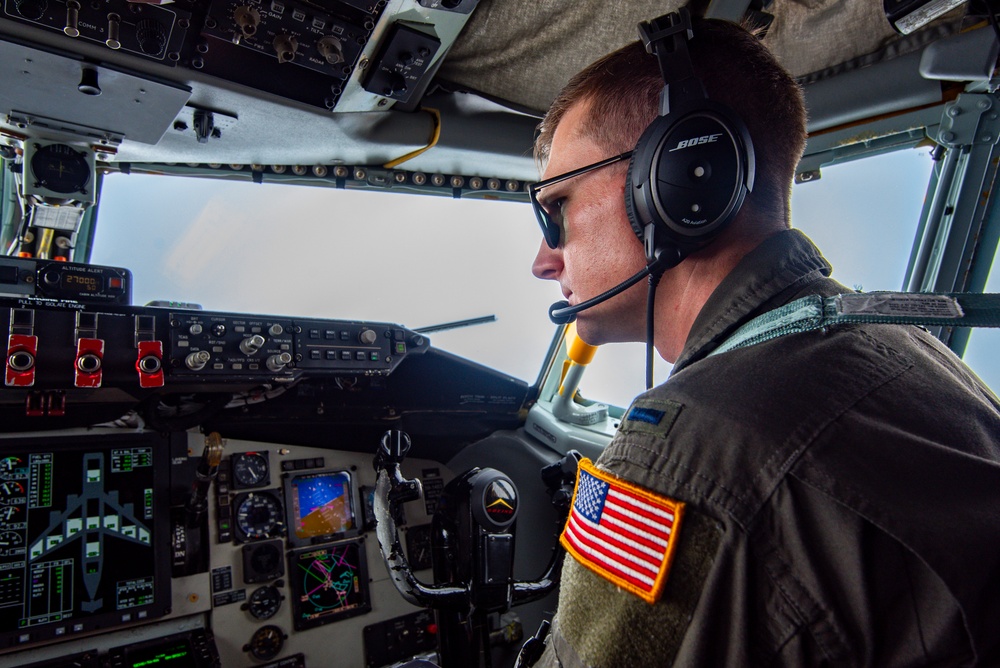 REFORPAC 25: KC-135 refuels F-16s and F-35s