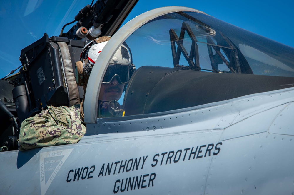 Daily operations aboard USS Carl Vinson (CVN 70)