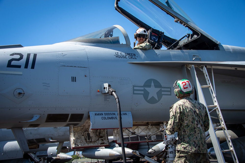 Daily operations aboard USS Carl Vinson (CVN 70)