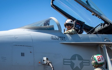 Daily operations aboard USS Carl Vinson (CVN 70)