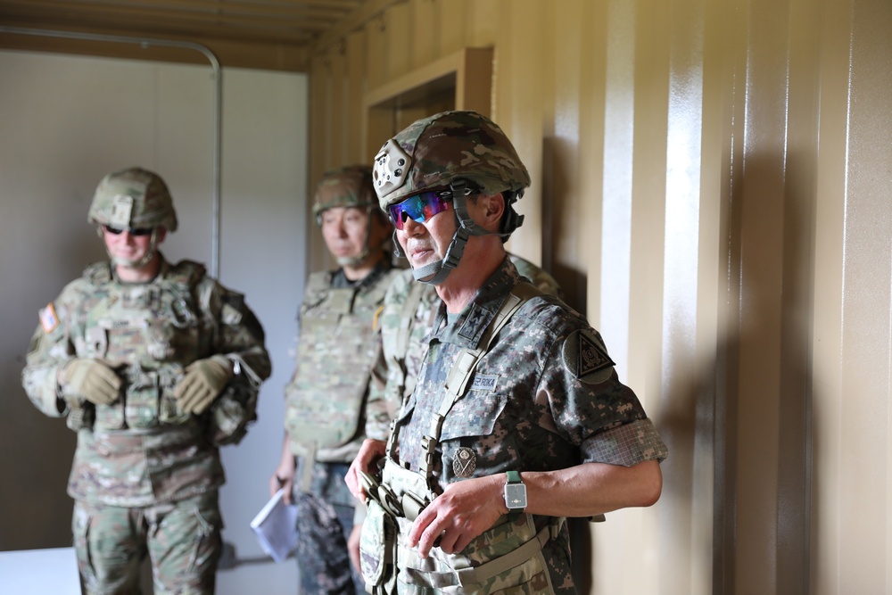 Republic of Korea Army Commander Observes U.S. Detainee Processing Operations