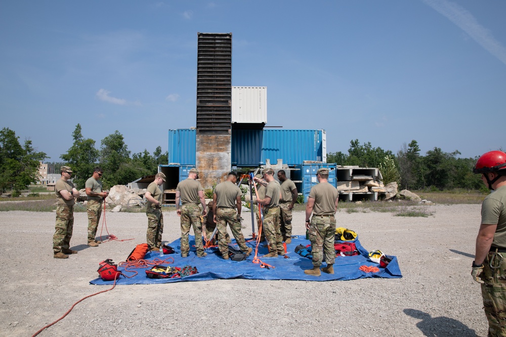 Engineers Train at Rubble Pile