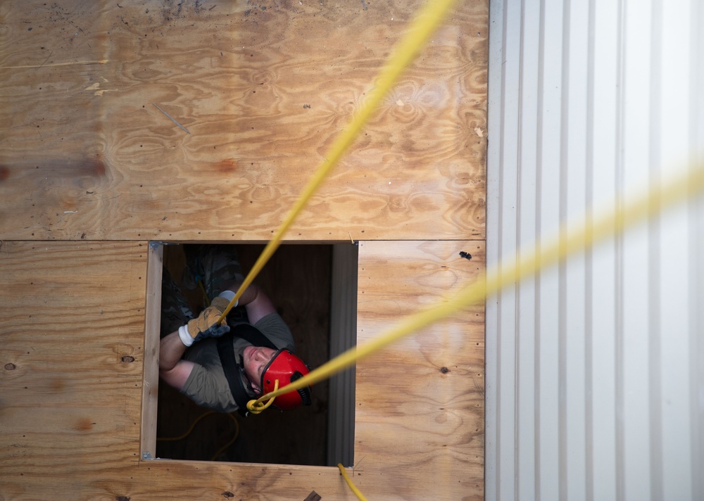 Engineers Train at Rubble Pile