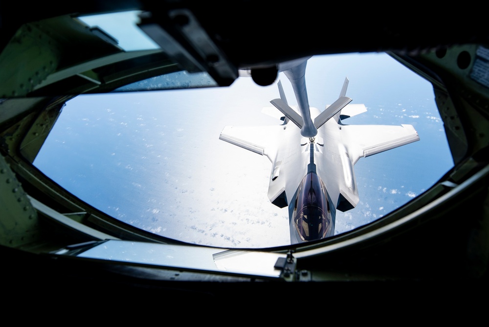 REFORPAC 2025: KC-135 refuels F-16s and F-35s