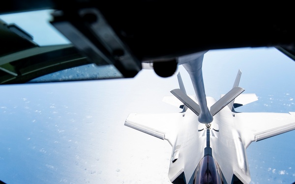 REFORPAC 2025: KC-135 refuels F-16s and F-35s