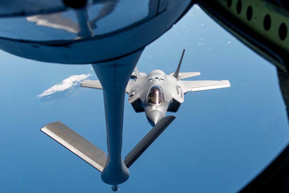 REFORPAC 2025: KC-135 refuels F-16s and F-35s