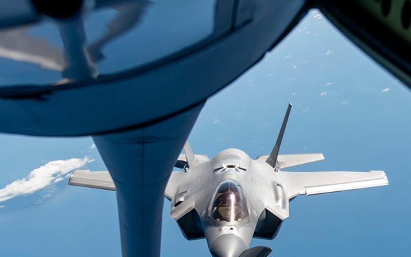 REFORPAC 2025: KC-135 refuels F-16s and F-35s