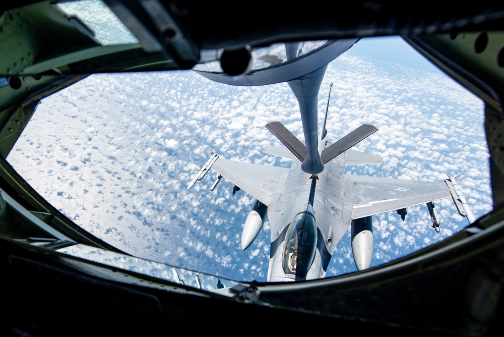REFORPAC 2025: KC-135 refuels F-16s and F-35s