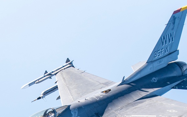 REFORPAC 2025: KC-135 refuels F-16s and F-35s