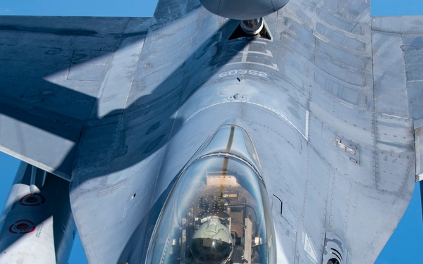 REFORPAC 2025: KC-135 refuels F-16s and F-35s