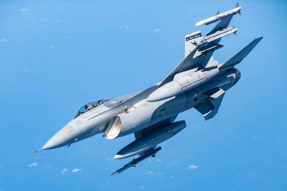 REFORPAC 2025: KC-135 refuels F-16s and F-35s