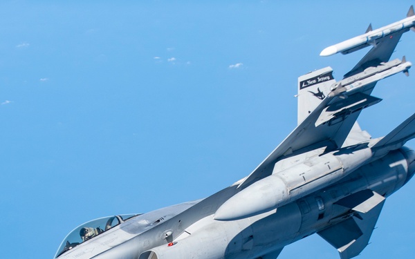 REFORPAC 2025: KC-135 refuels F-16s and F-35s