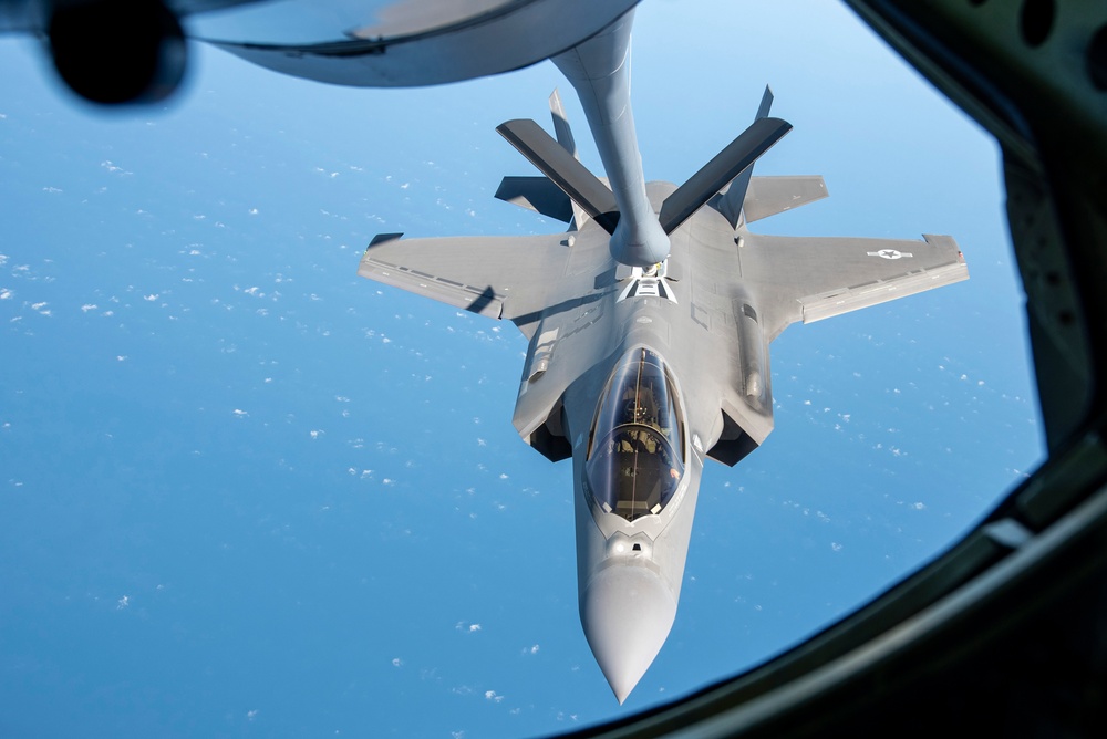 REFORPAC 2025: KC-135 refuels F-16s and F-35s