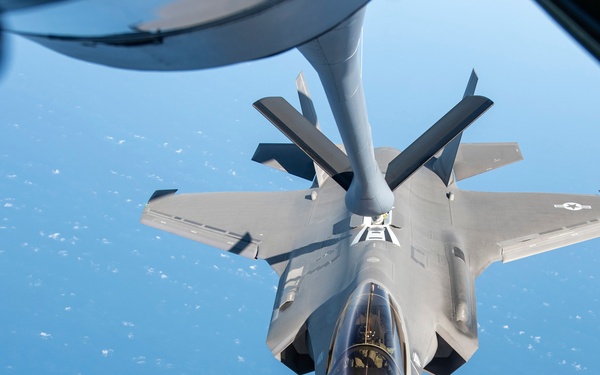 REFORPAC 2025: KC-135 refuels F-16s and F-35s