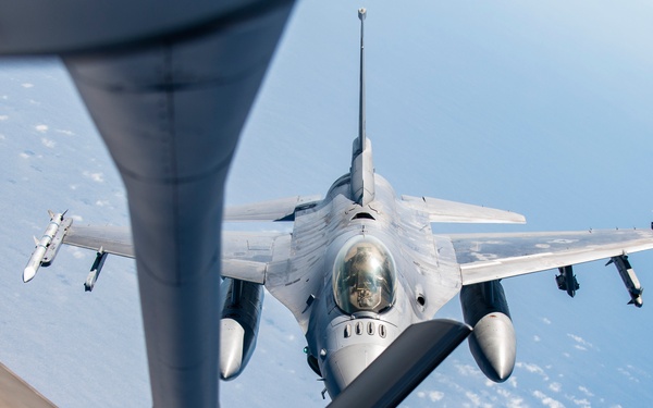 REFORPAC 2025: KC-135 refuels F-16s and F-35s