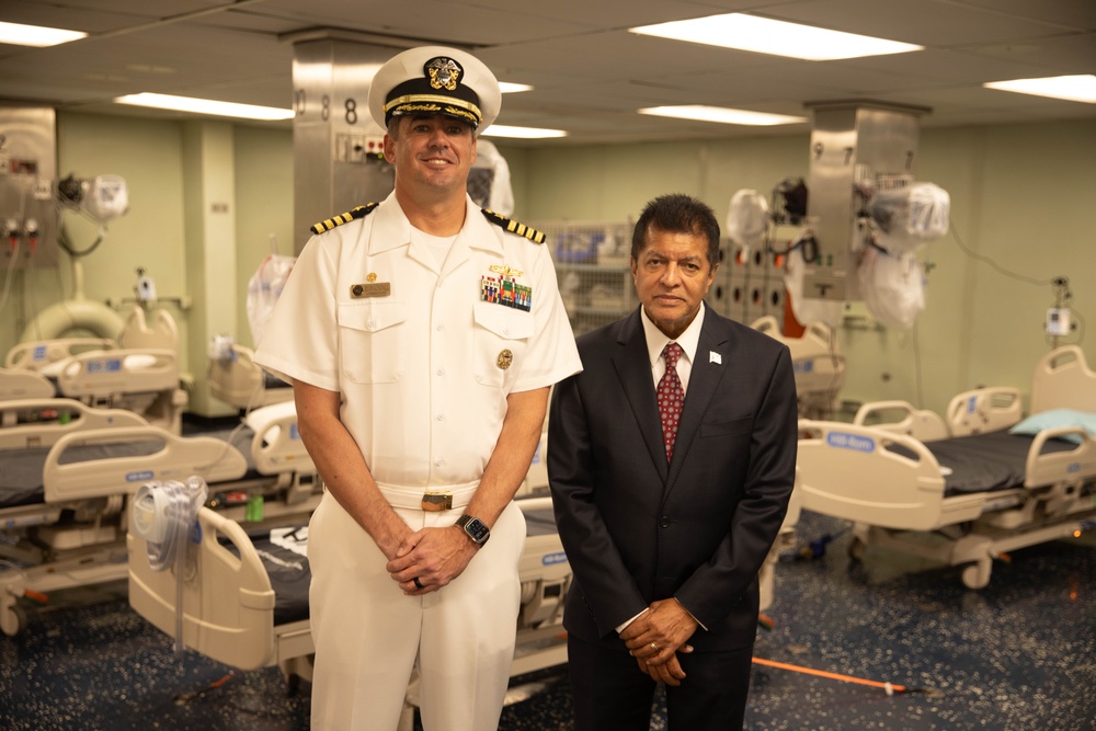 CP25 Minister of Health visits the Comfort