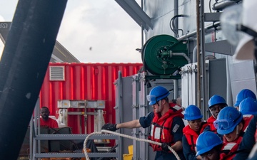 USS America (LHA 6) Conducts Fueling at Sea with USS Robert Smalls (CG 62)