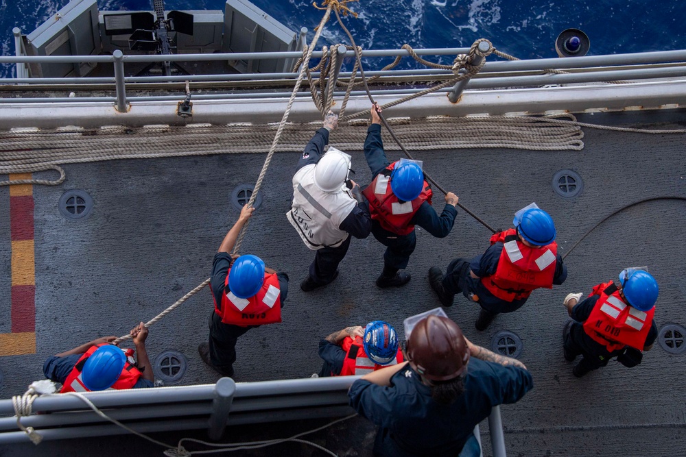 USS America (LHA 6) Conducts Fueling at Sea with USS Robert Smalls (CG 62)