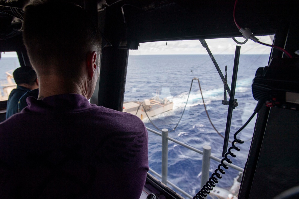 USS America (LHA 6) Conducts Fueling at Sea with USS Robert Smalls (CG 62)