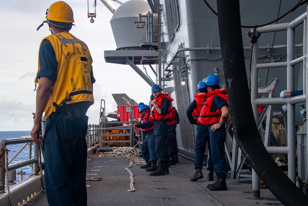 USS America (LHA 6) Conducts Fueling at Sea with USS Robert Smalls (CG 62)