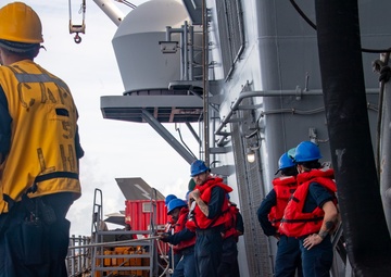 USS America (LHA 6) Conducts Fueling at Sea with USS Robert Smalls (CG 62)