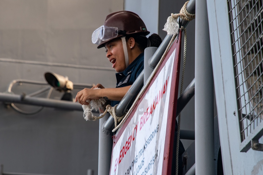 USS America (LHA 6) Conducts Fueling at Sea with USS Robert Smalls (CG 62)