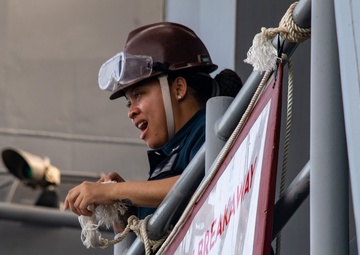 USS America (LHA 6) Conducts Fueling at Sea with USS Robert Smalls (CG 62)