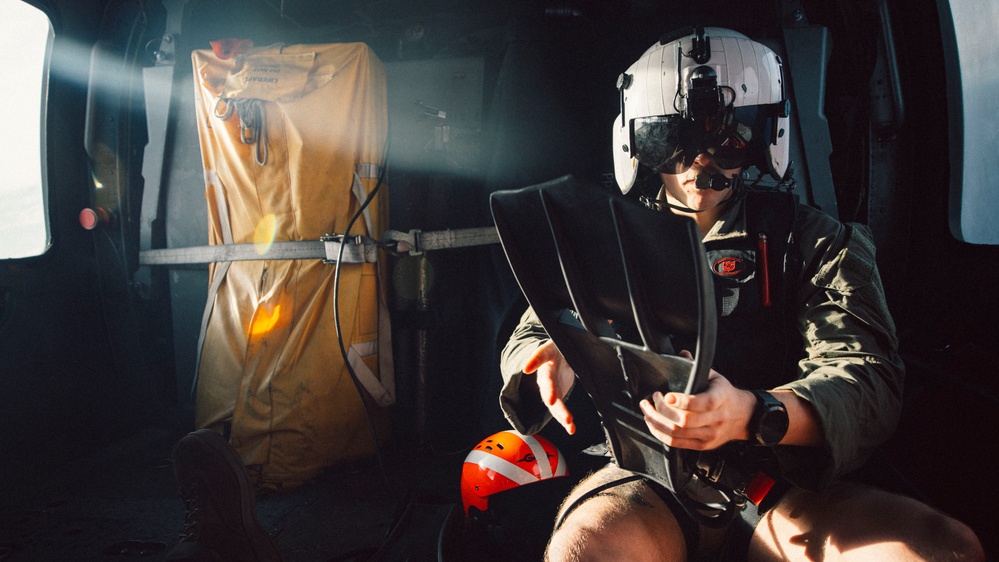 HSC-12 Conducts Search and Rescue Exercise