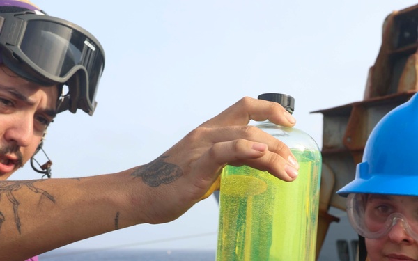 USS FORREST SHERMAN (DDG 98) CONDUCTS RAS.