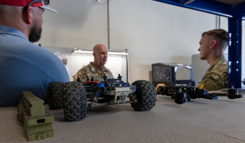 Commanding General of Army Contracting Command visits 173rd Airborne Brigade’s drone lab