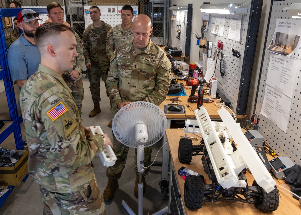 Commanding General of Army Contracting Command visits 173rd Airborne Brigade’s drone lab